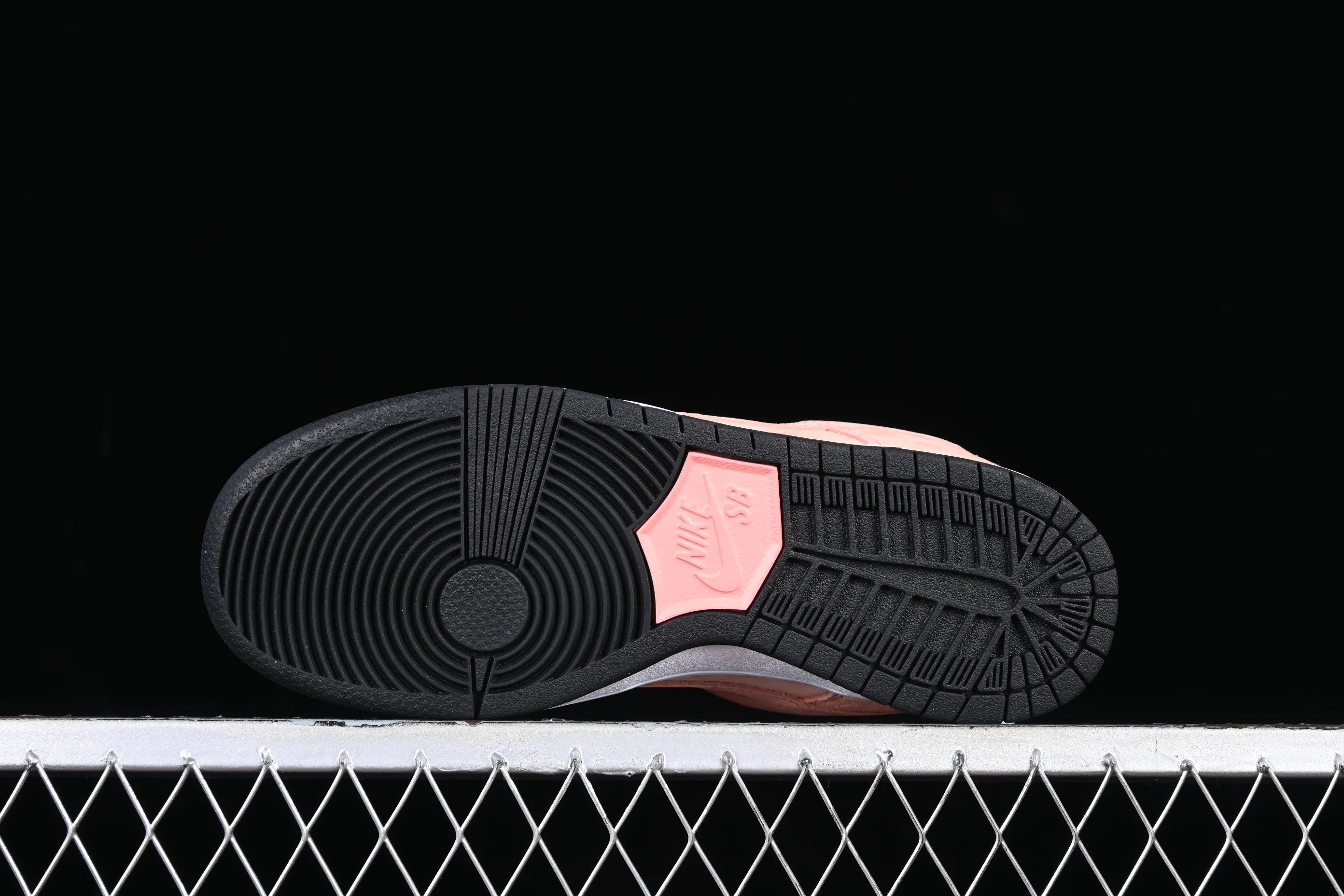 All Categories Nk SB Dunk Series Nk SB Dunk Low low-top sneakers NK SB Dunk Low "Pink" suede pink salmon pink and white suede smashed backboard fashion casual sneakers CV1655-600